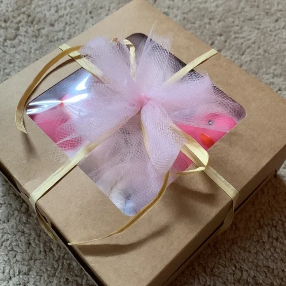 đ§Baby Gift! âCUPCAKES!â Pink Duckie Diaper âCupcakesâ Baby Girl Gift Set - Picture 5 of 5